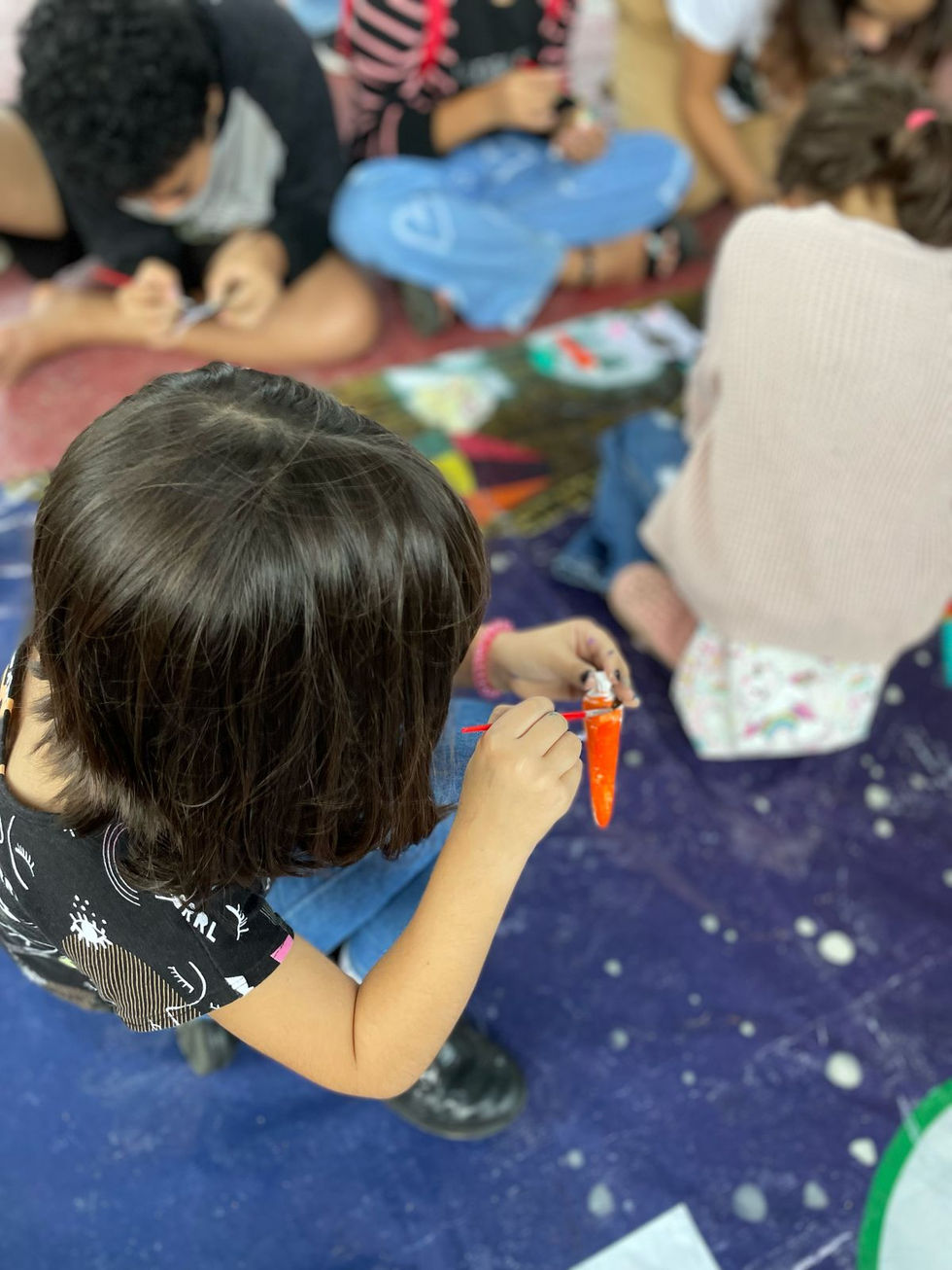 Criança brincando na Festa das Crianças