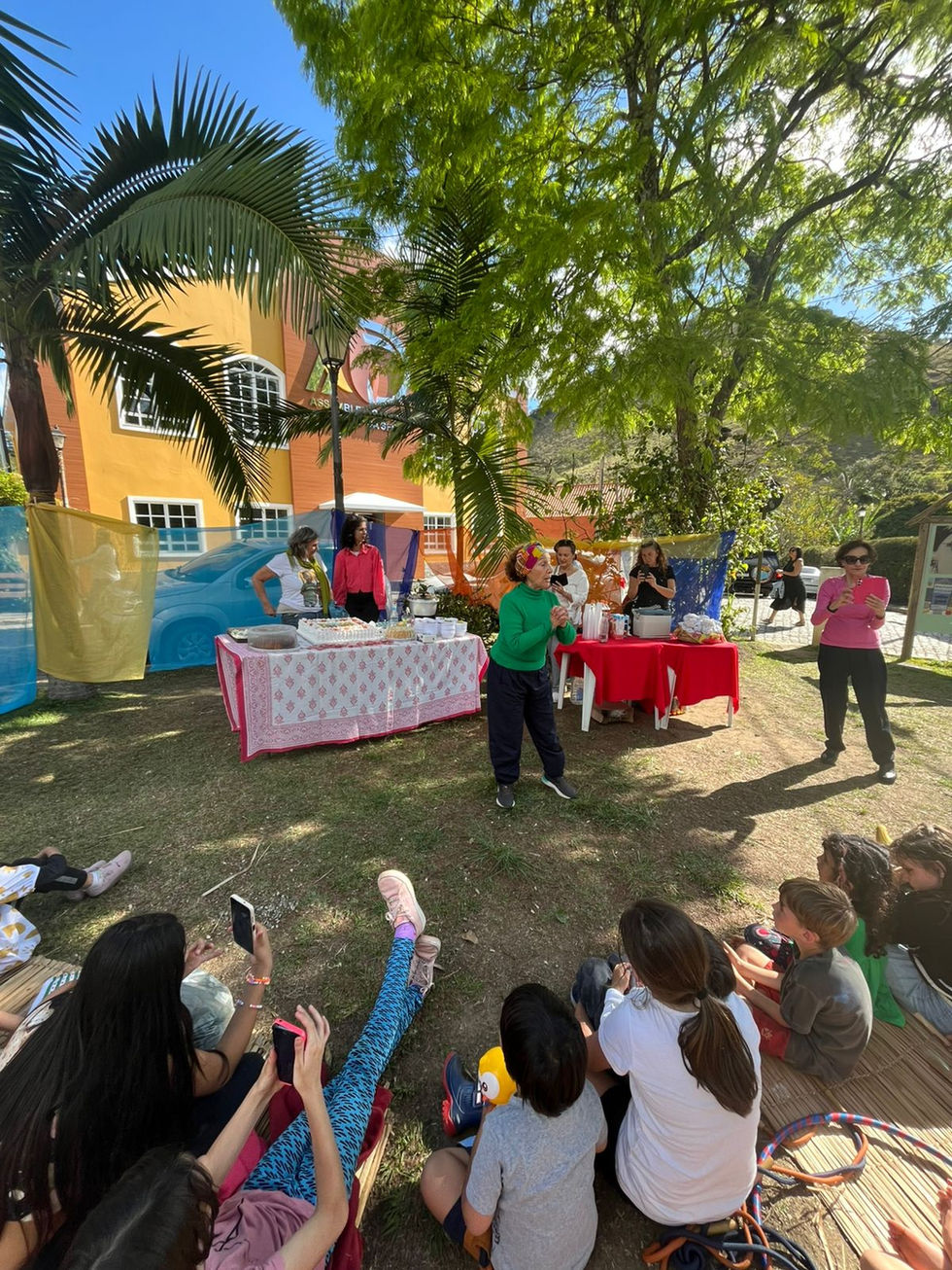 Festa das Crianças Cosme e Damião 2025 com pessoas ao ar livre