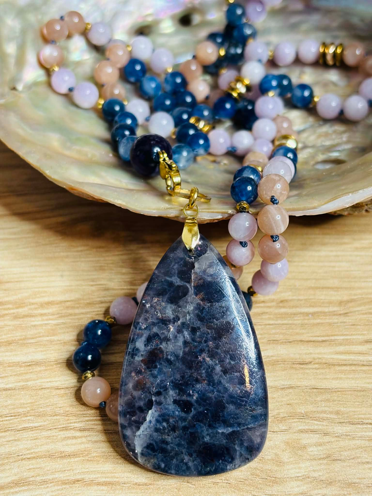 MALA Cyanite, Kunzite et Pierre de Soleil