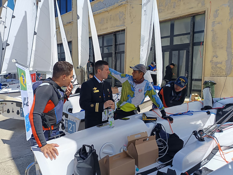 Os alunos do Colégio Naval da Marinha do Brasil de Angra dos Reis.