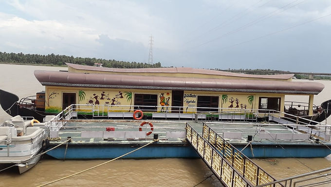Dindi House Boat