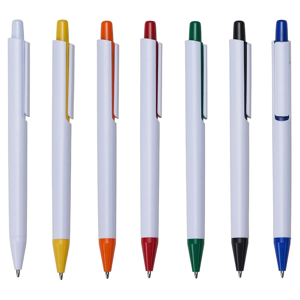 caneta plástica com clipes coloridos