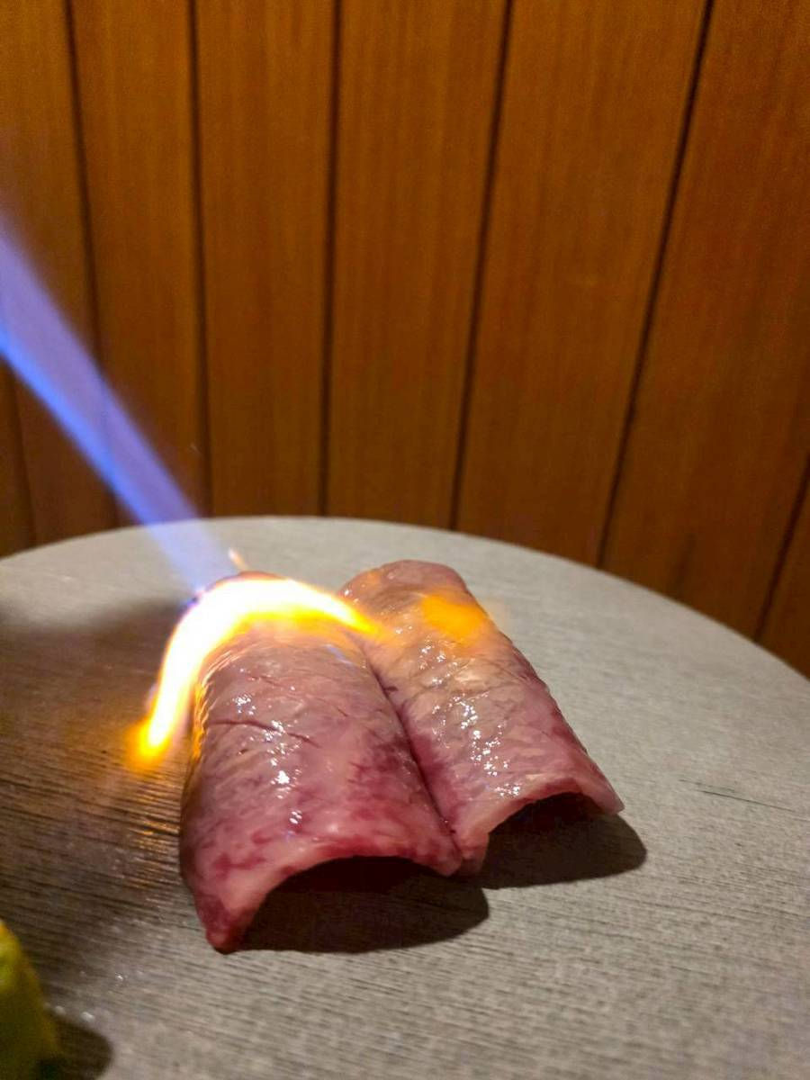 お好みで炙りに。火が入る瞬間の香りもごちそうです