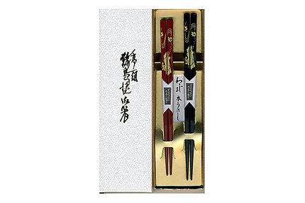 印蒔絵「花筏春秋」です。