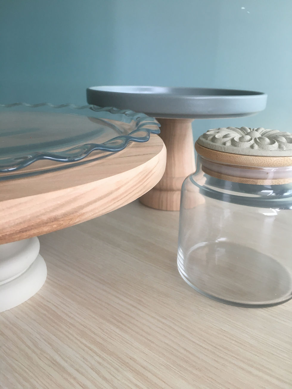 Nordhus.Shop Cam Çiçek Ahşap Ayaklı Sunum Tabağı
