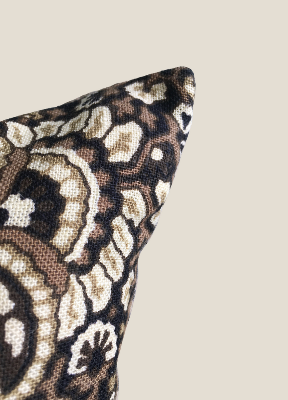 Küçük resim: Nordhus Uçuşan Yapraklar Dikdörtgen Kırlent Kılıfı