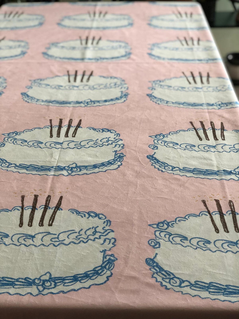 Küçük resim: Nordhus Pembe Pasta Desenli Masa Örtüsü