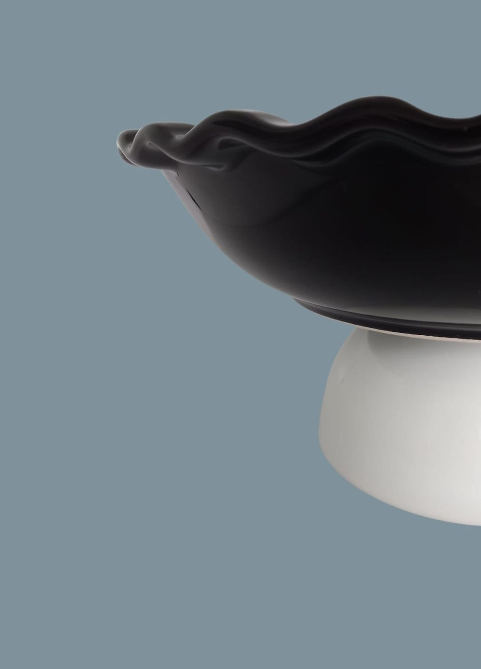 Küçük resim: Nordhus Siyah İnci Ayaklı Servis Tabağı