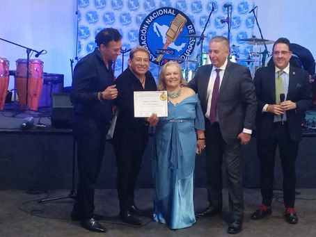 La Asociación Nacional de Locutores de México Otorga Micrófono de Oro a Many Guzmán Jr.