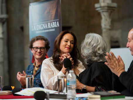 Adriana González del Valle presentó su segundo libro “La Digna Rabia”.