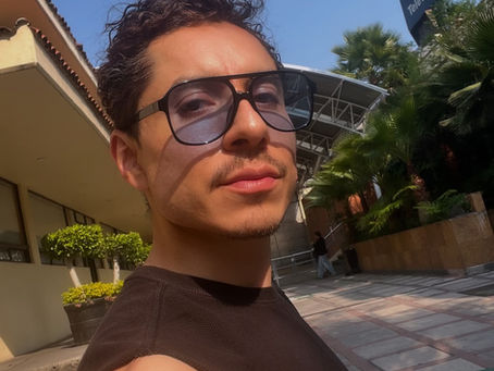 Entrevista con el actor León Pablo.