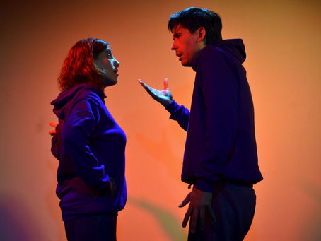 2 almas 6 vidas, una historia de multiversos, una producción de
Valentín García, llega a la Teatrería.