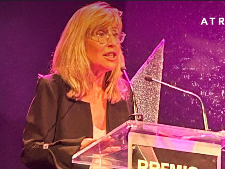 Núria Vilanova, fundadora de ATREVIA, reconocida por su trayectoria en los Premios Impacto de
Marketing y Comunicación.