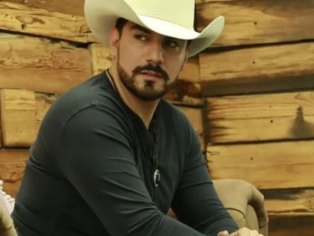 Entrevista con el cantante y compositor Armando Navárrez.