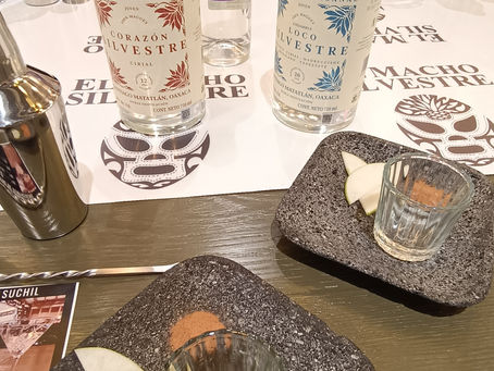 En Palacio de Hierro La Mezcalería El Indio Integra a su Mixología Mezcales “Casa Los Silvestres”.