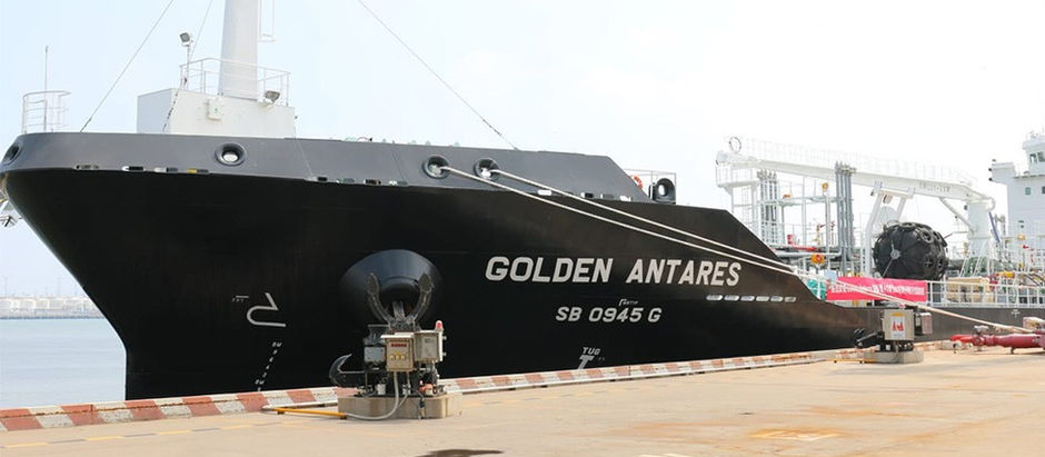 Golden Island’s methanol bunker tanker “Golden Antares” arrives, preparing MFM for the acceptance test.