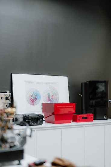 Røde spraylakkerte paneler