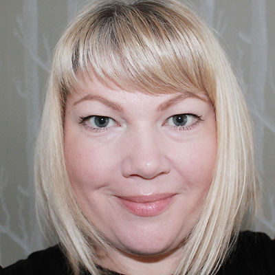 Anna P-B Headshot_edited.jpg