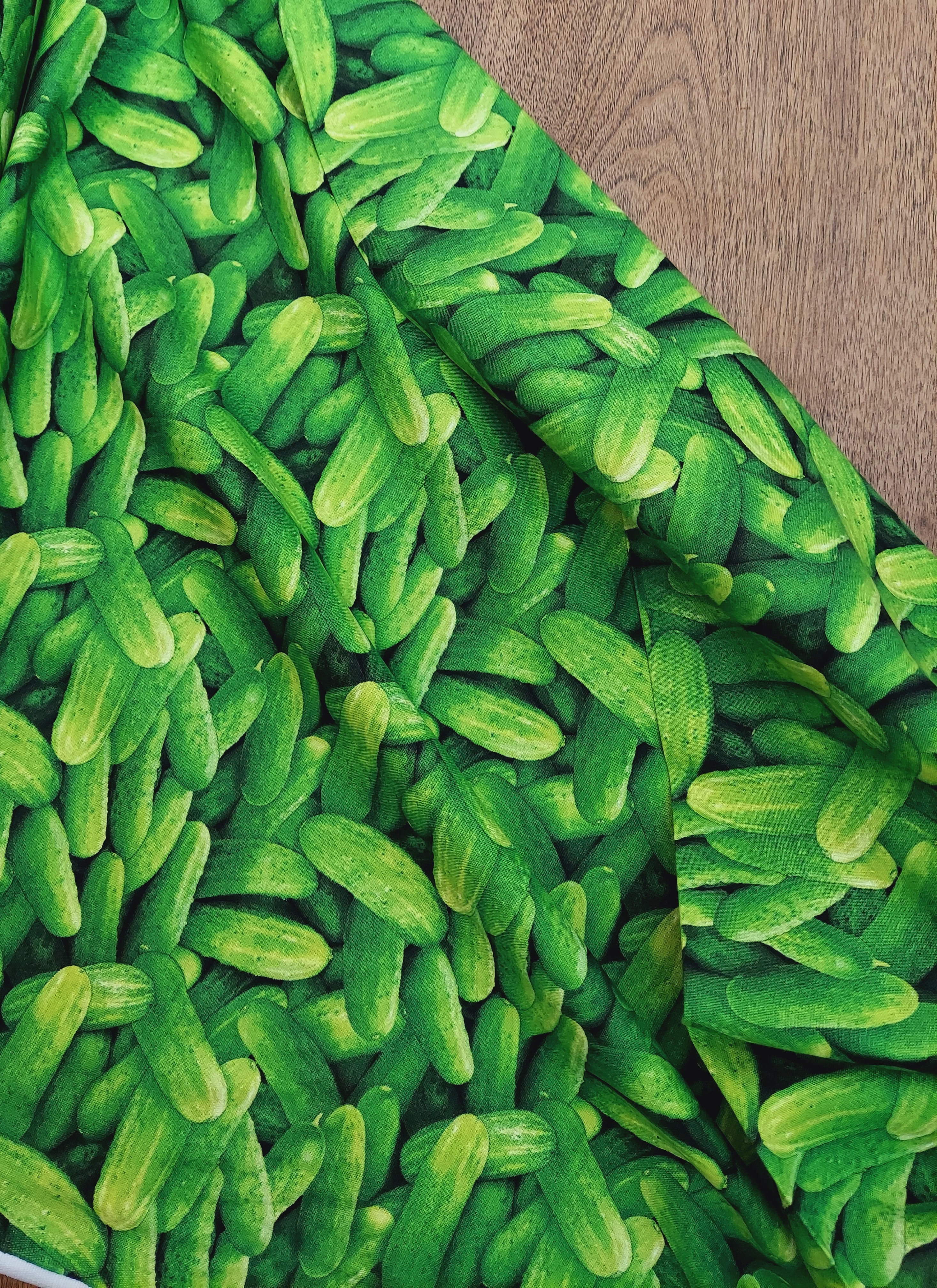 Elizabeth's Studio: Food Festival Cucumbers 437 Green Quilting Cotton Fabric