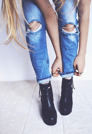 woman jeans boots fashion