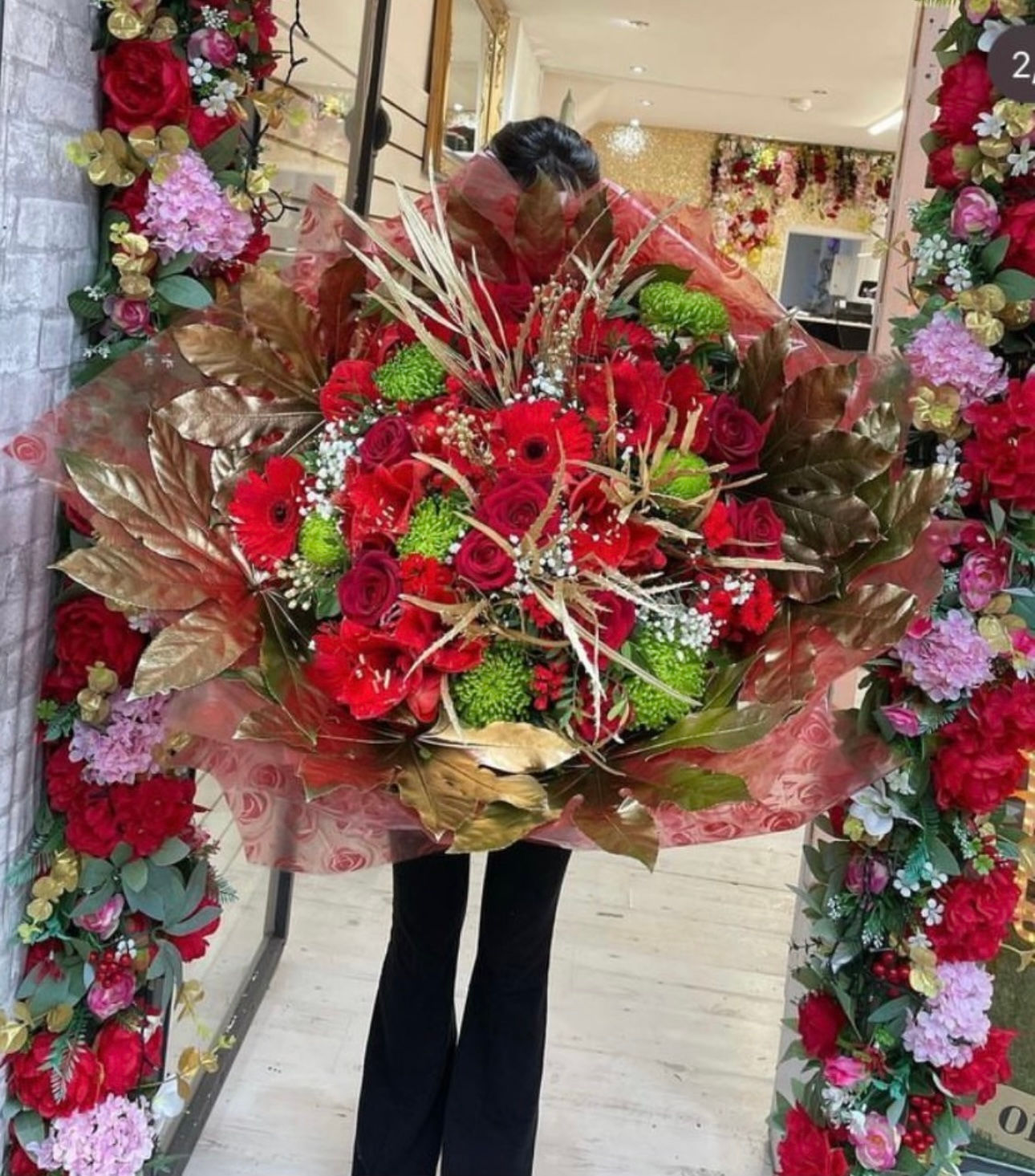 Red Christmas supper large bouquet 