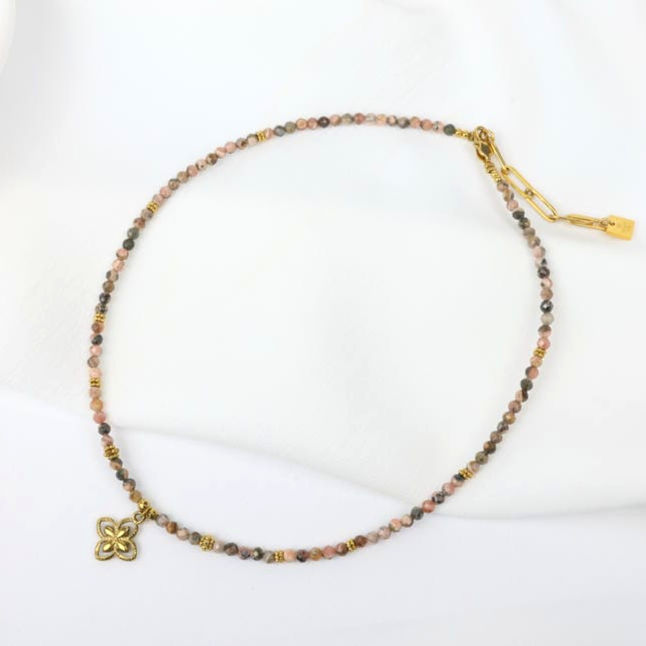 Collier en perles de Jaspe acajou fleur