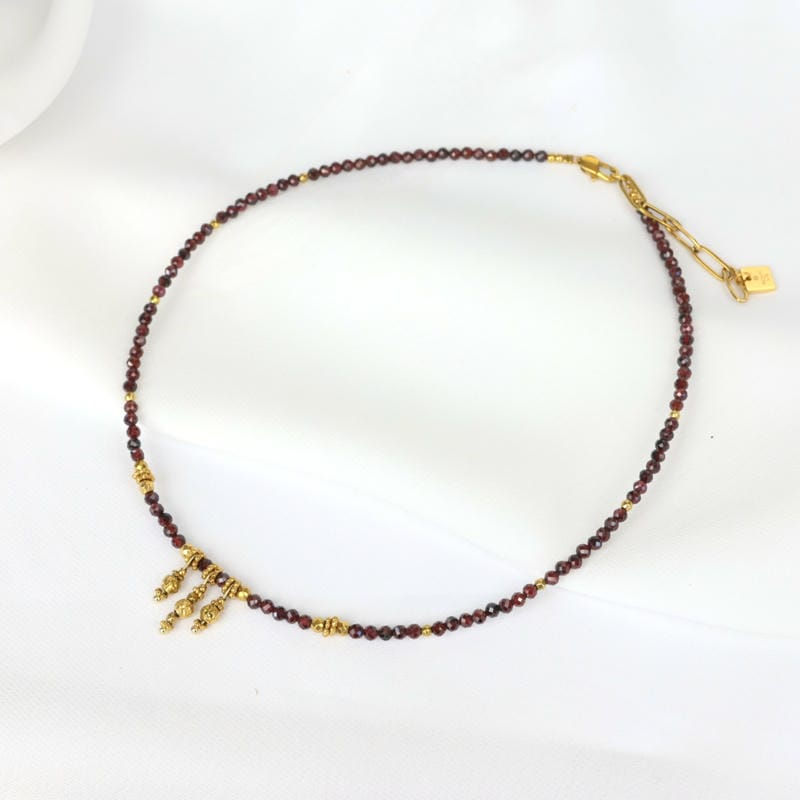 Collier en perles de Grenat pendentifs pompons