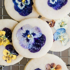 Making flower cookies: A fun idea for a screen-free afternoon or evening