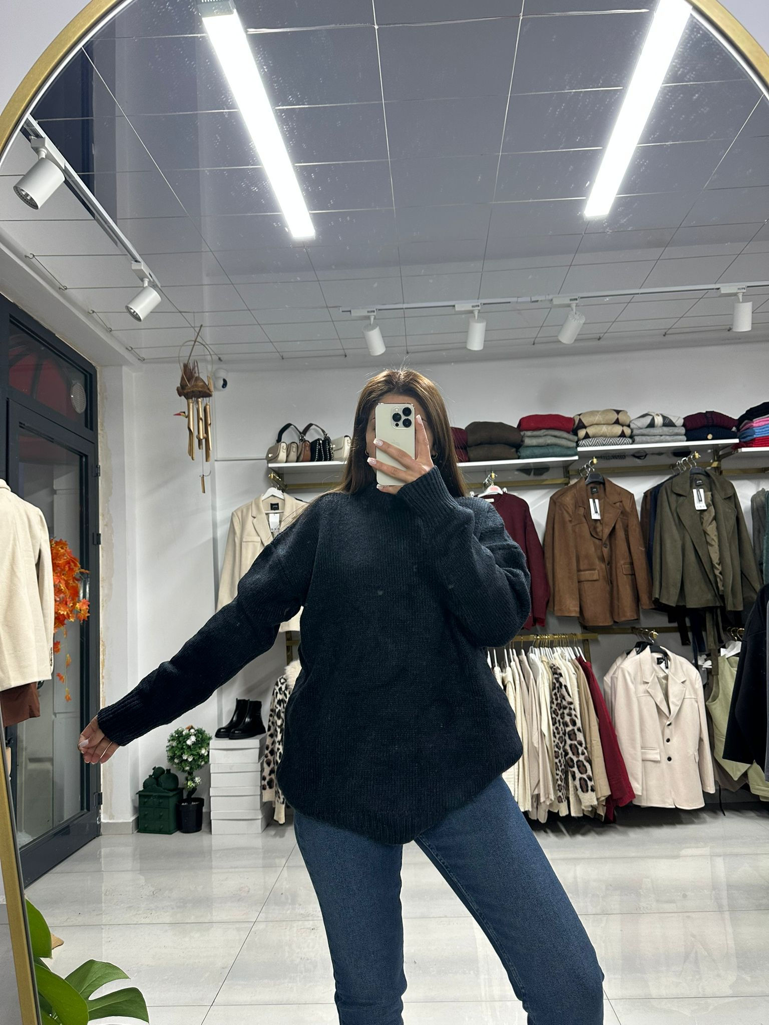 MARKA TASARIMI BİSİKLET YAKA ARKASI YAZI DETAYLI KAZAK