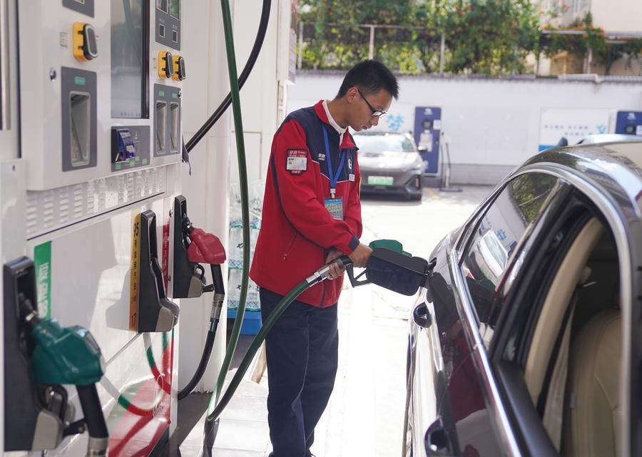 استجابةً لتقلبات السوق العالمية.. الصين تُقر خفضاً جديداً في أسعار الوقود لضمان الاستقرار الاقتصادي