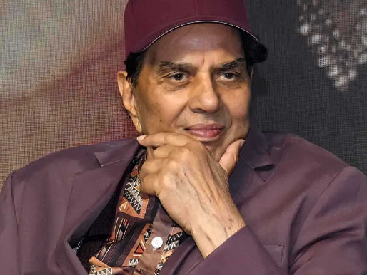 وفاة نجم بوليوود الأسطوري دارمندرا عن 89 عاماً.. ومودي: "نهاية حقبة في السينما الهندية"