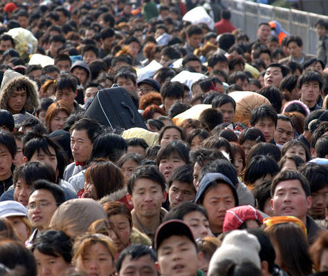 La crise du déclin démographique en Chine : le « Manufacturier du monde » en péril ?