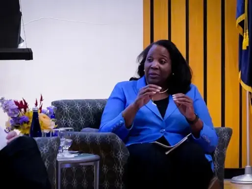 Bras de fer à la Fed : Lisa Cook défie Trump et affirme qu'elle ne démissionnera pas