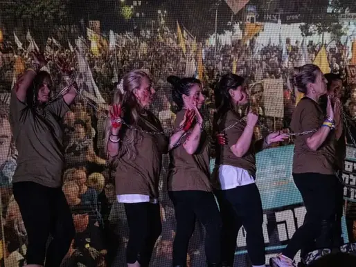 "حراك اليأس" في إسرائيل: عشرات الآلاف يتظاهرون للمطالبة بإنهاء حرب غزة وإنقاذ الرهائن.. و"أسطول الصمود العالمي" يؤجل إبحاره