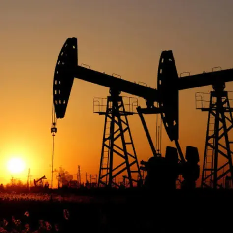 Les marchés pétroliers entre volatilité politique et pertes hebdomadaires : Sommets Trump-Poutine sous les projecteurs !