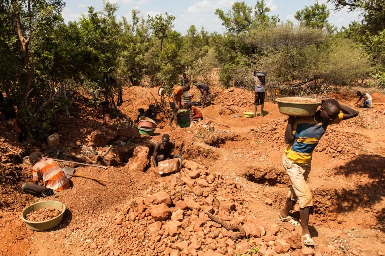 مجزرة في "منجم الذهب".. مقتل 73 عاملاً في هجوم مسلح جنوب السودان وتبادل اتهامات بين الحكومة وقوات "مشار"