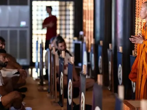 Mohamed Salah Rompt le Silence : Le joueur de Liverpool qualifie la visite du temple bouddhiste d'"inspirante"
