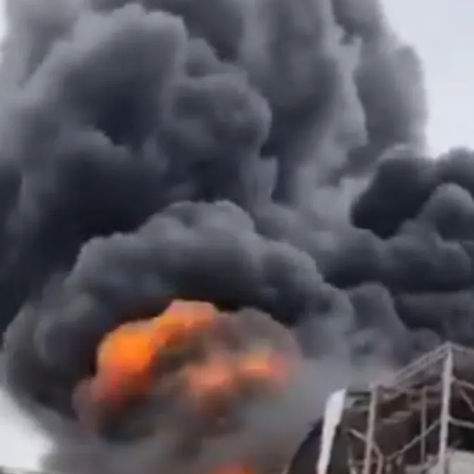 صاروخ إيراني يضرب مجمعاً للكيميائيات في "بئر السبع".. واستنفار إسرائيلي خشية تسرب مواد خطرة