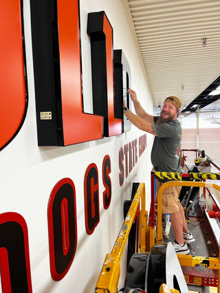 sean mcknight sign installation channel letter lighted sign bulldog pit gym artesia new mexico sign installation in Artesia, NM

