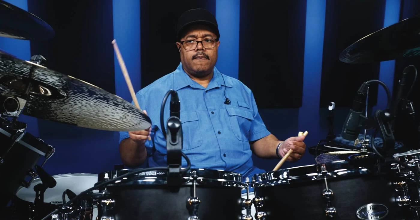 dennis-chambers-drumming.webp
