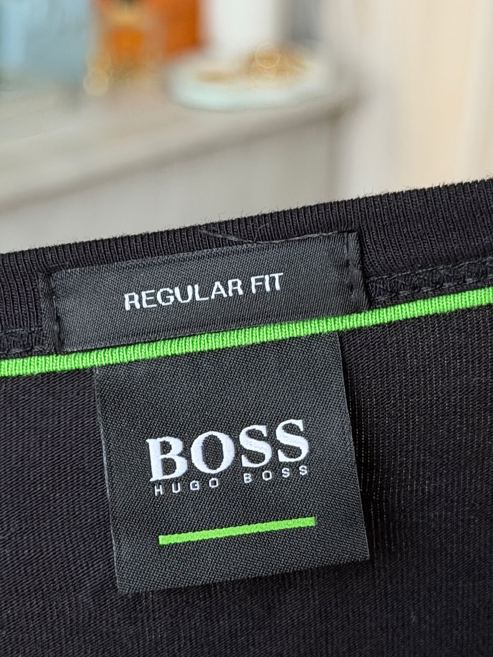 Miniature : T shirt manches longues Hugo boss taille xl noir en très bon état 