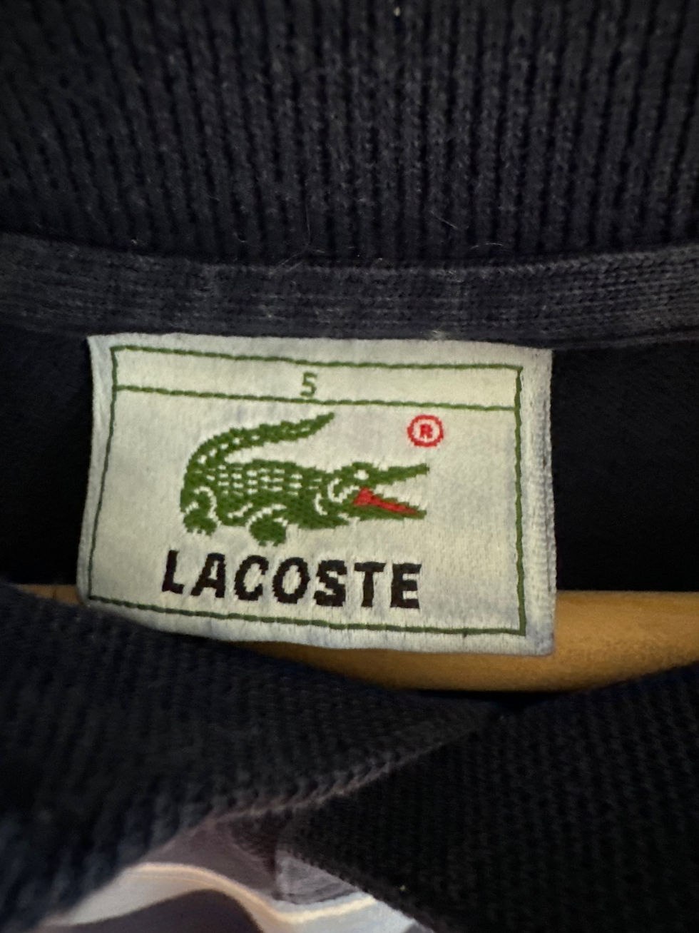 Miniature : Polo Lacoste, taille M couleur bleu marine, 100 % coton en bon état