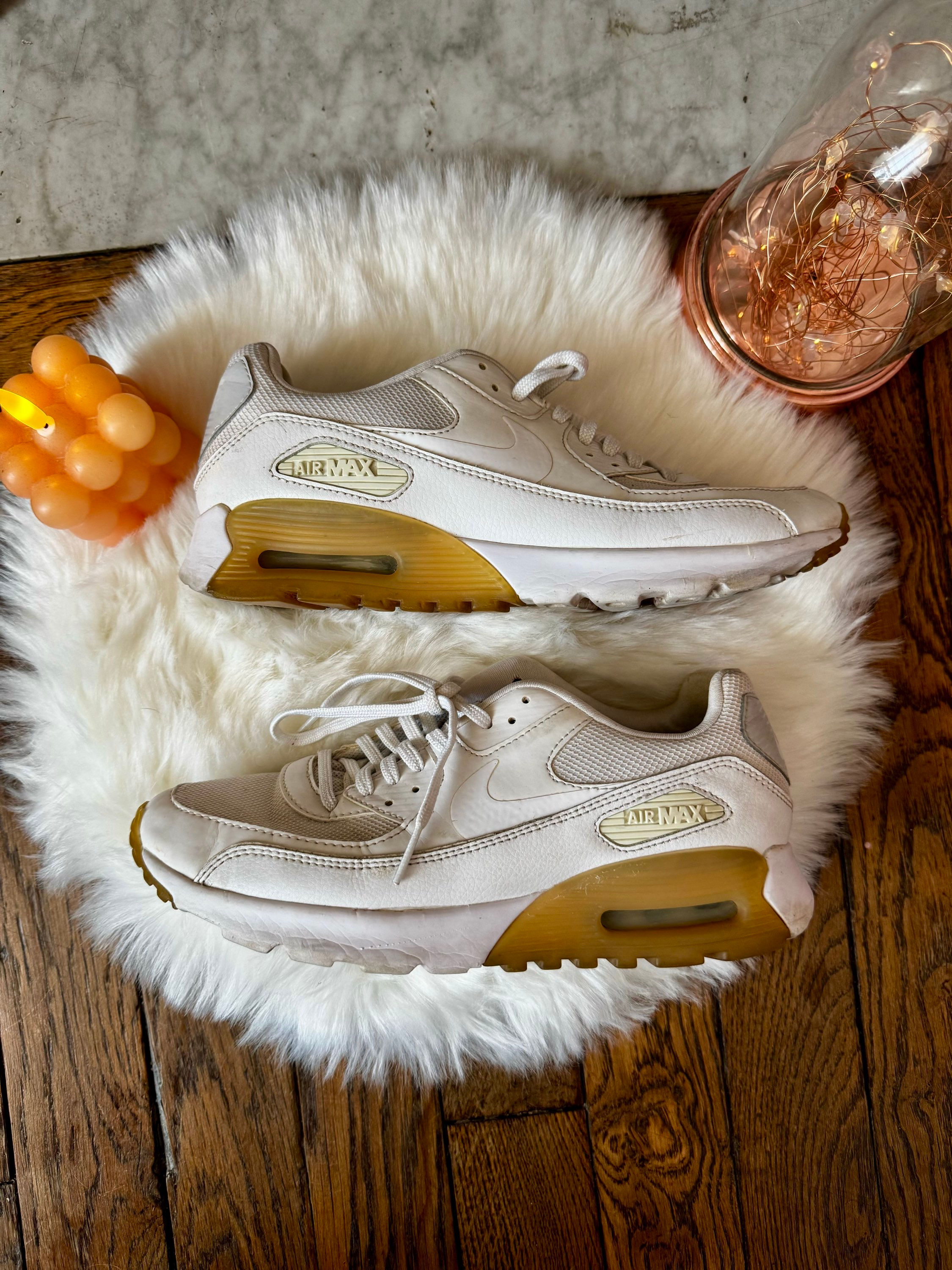 Nike Air max taille 38,5 blanche en bon état 