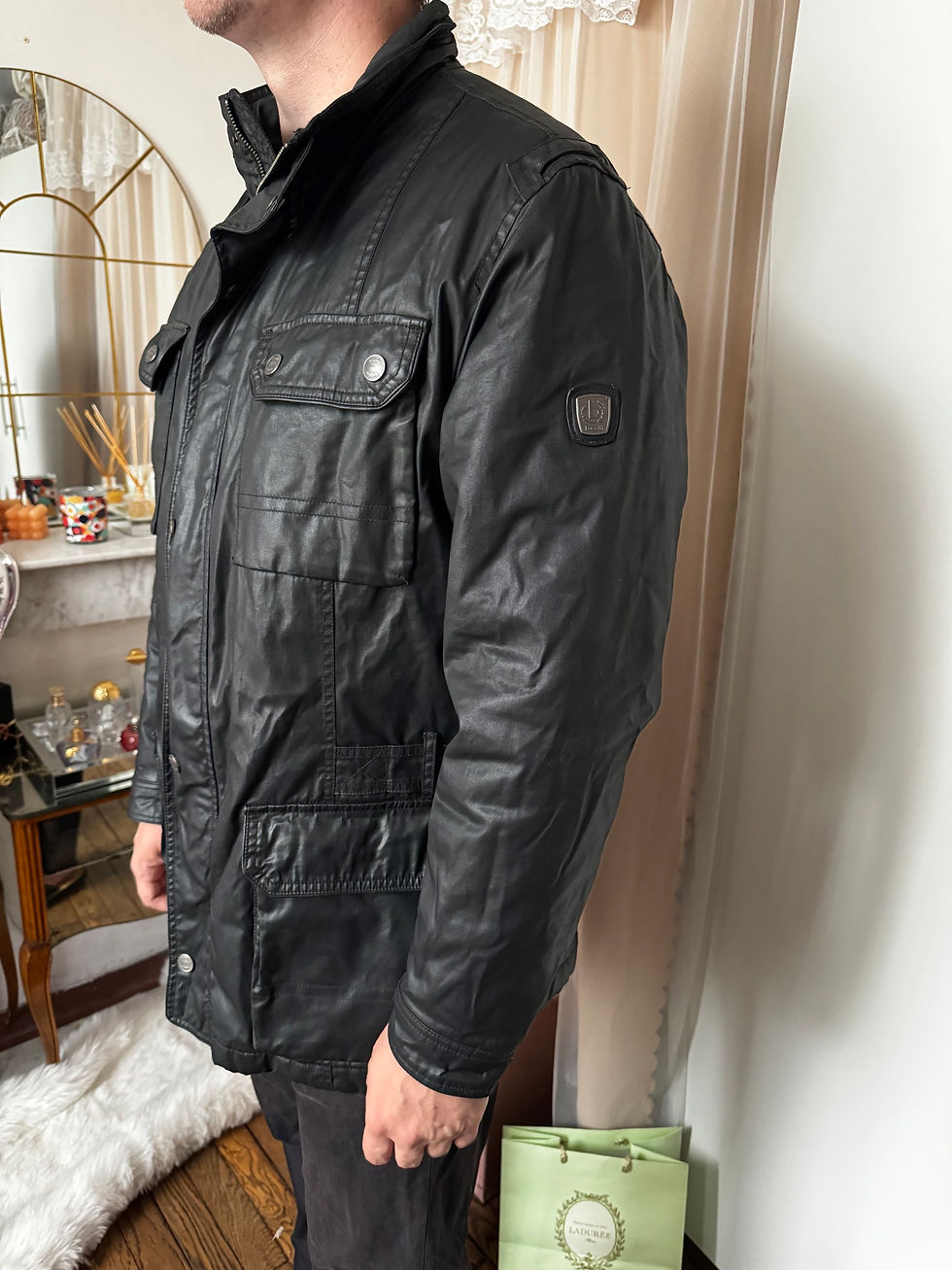 Miniature : Manteau Bugatti noir cuir taille 54 en très bon état 