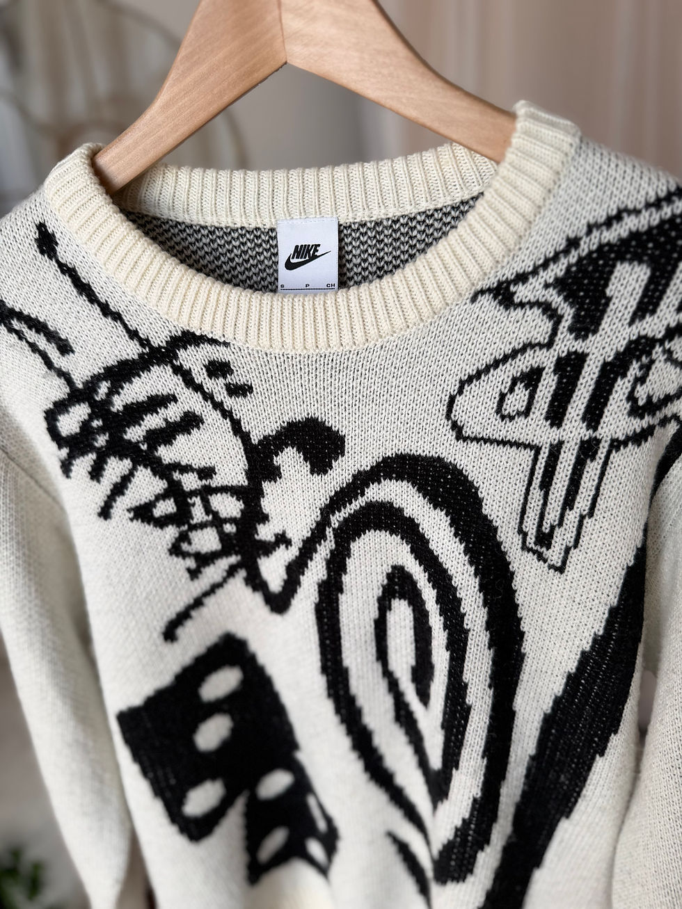 Miniature : Pull Nike x stussy blanc et noir avec motifs en très bon état taille s oversiz