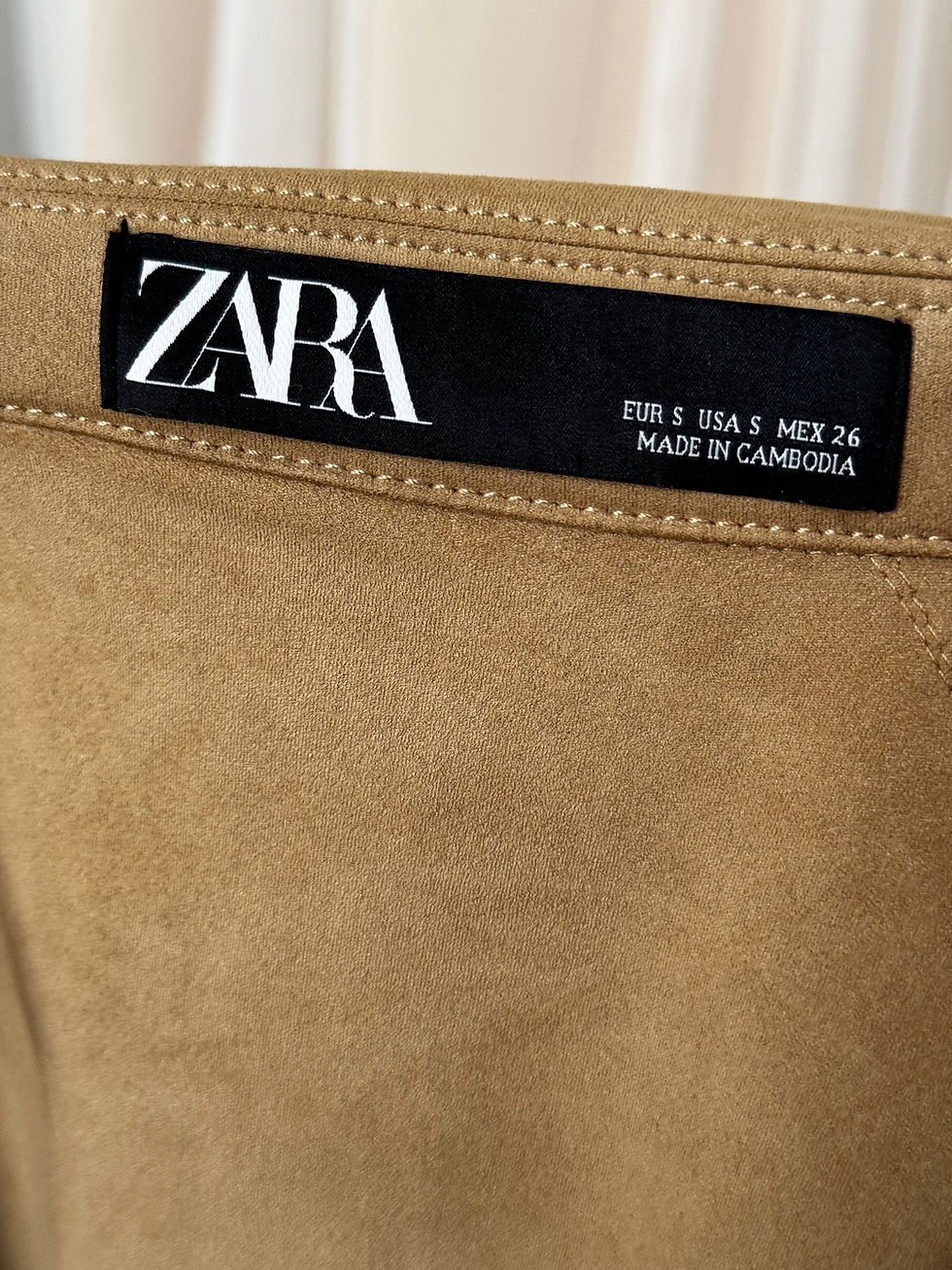 Miniature : Manteau Zara avec ceinture taille S couleur beige style daim en très bon état