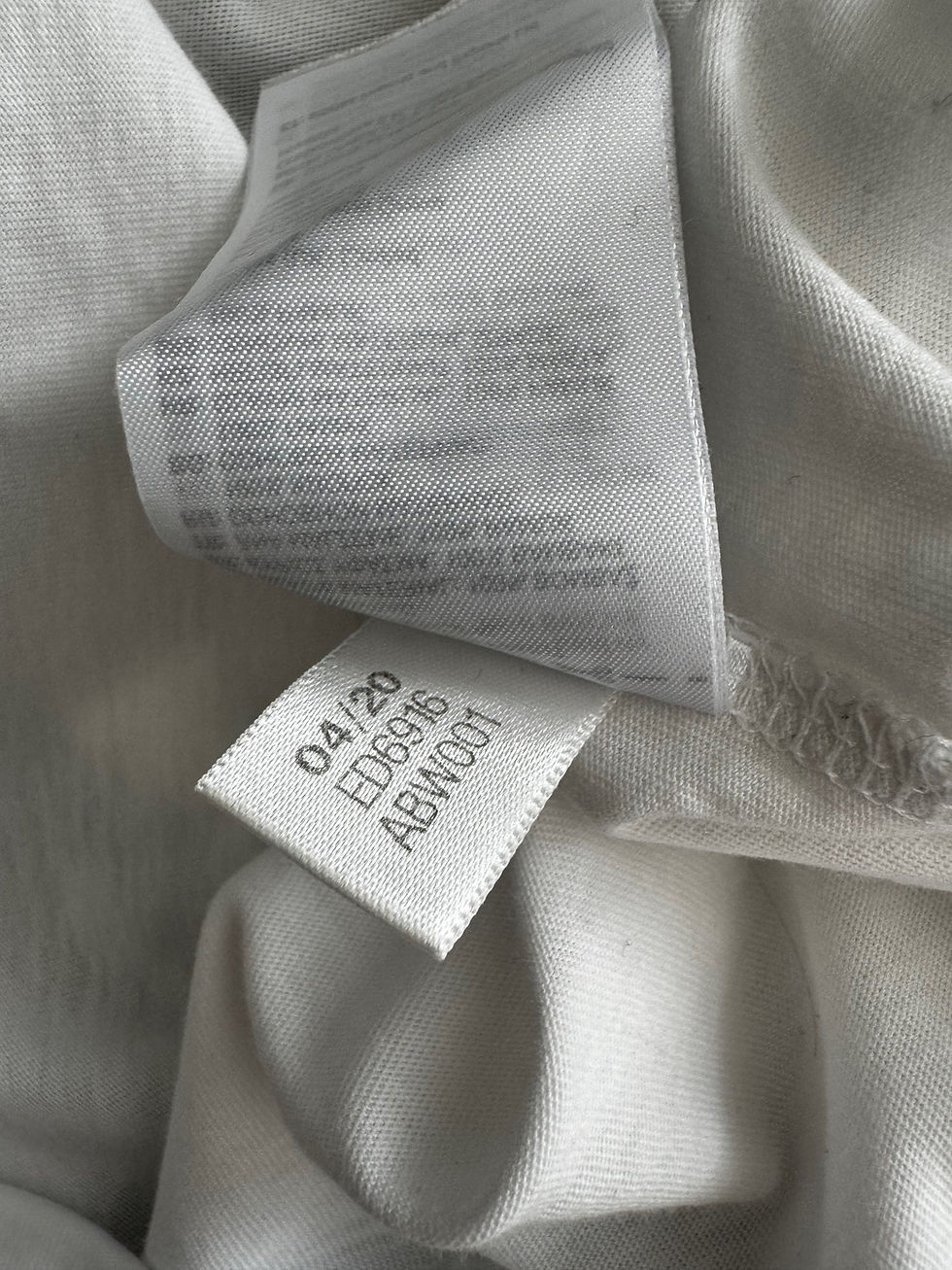Miniature : T shirt adidas blanc taille s en bon état ( légèrement jauni au col ) 