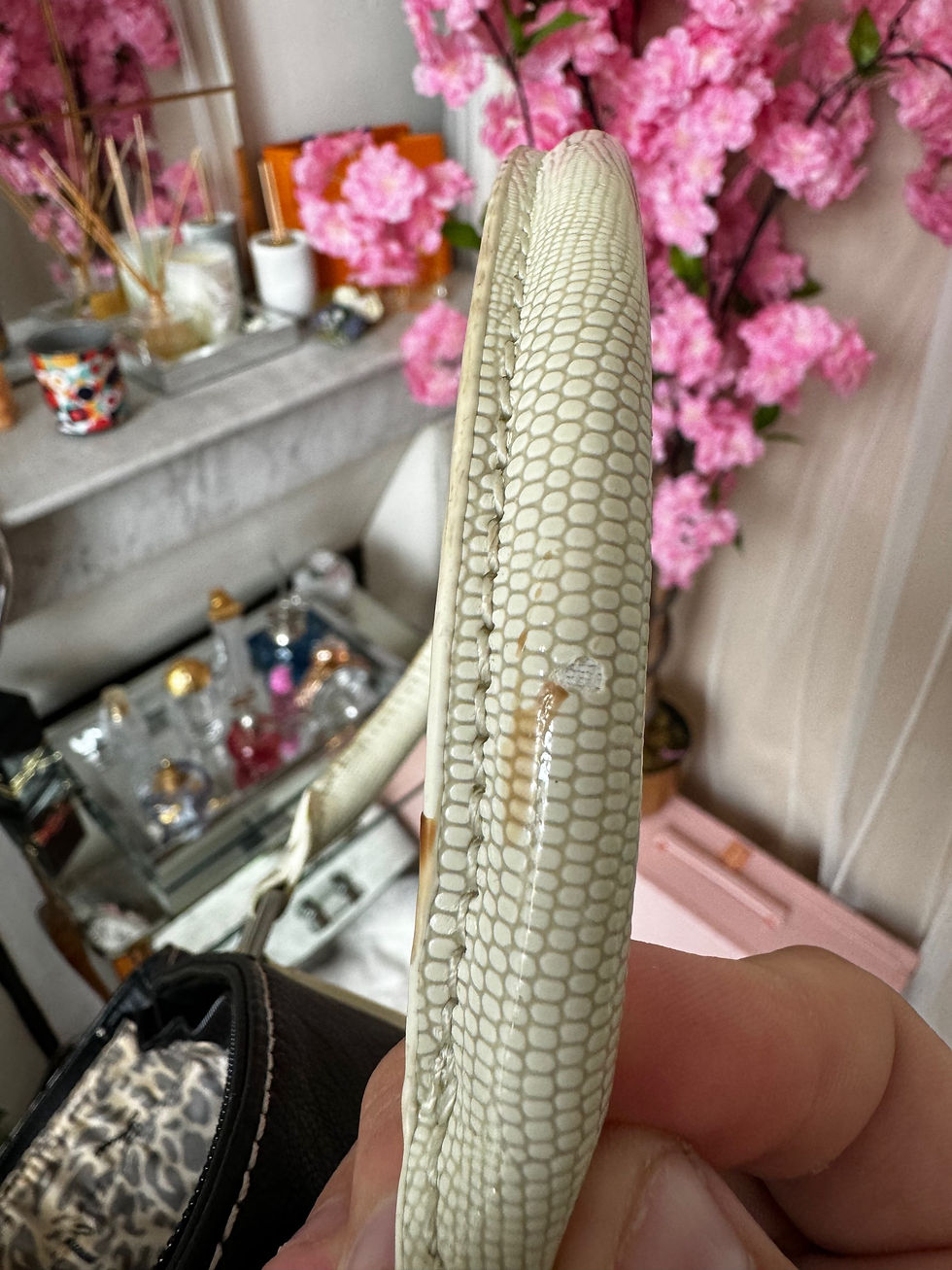 Miniature : Sac à main guess blanc et noir en bon état hauteur 25 cm largeur 39-40 cm 