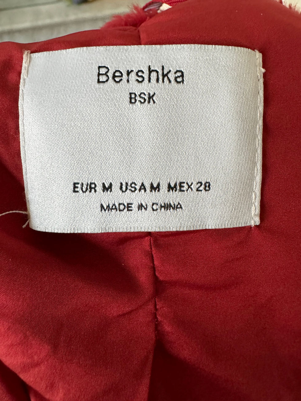 Miniature : Manteau bershka taille m rouge en très bon état 