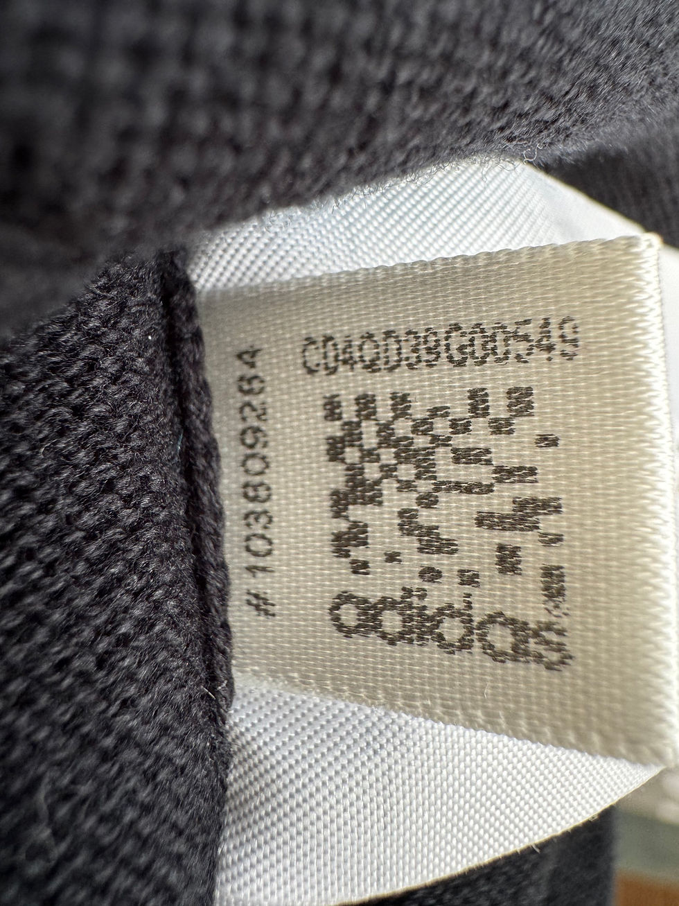 Miniature : Cardigan adidas original taille m en bon état couleur noir 